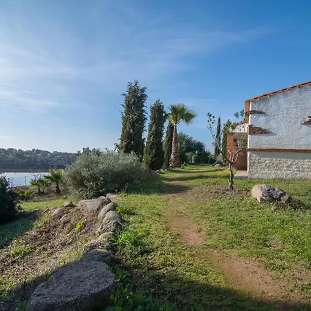 Resort El Pueblo De Leo 5*